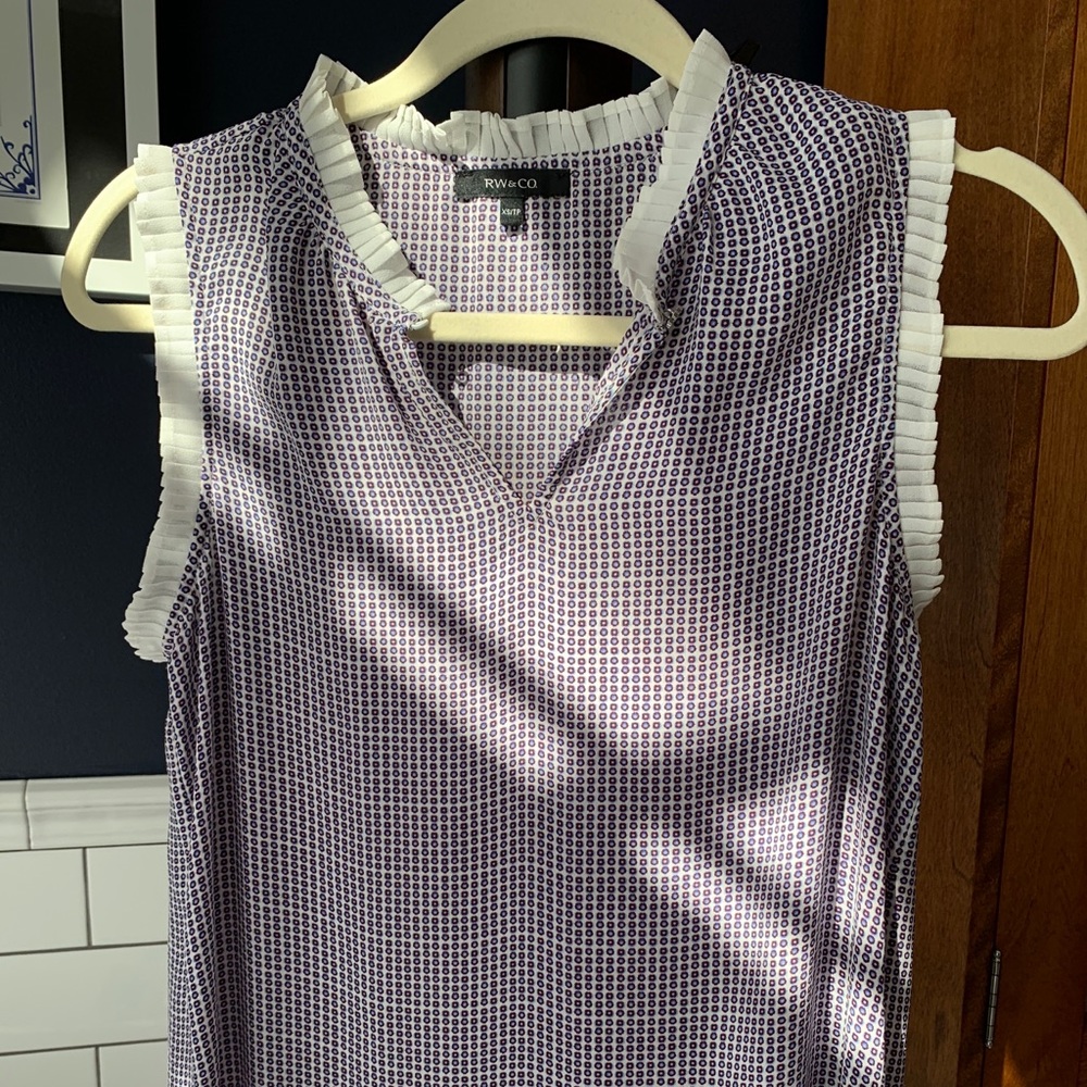 RW&CO. Sleeveless blouse